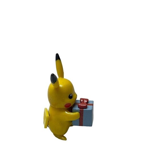 Pikachu Holding A Present Figure 2021 Jawares - Picture 2 of 7